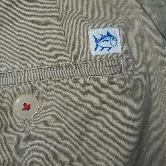 Southern Tide Men's Khaki Flat Front Shorts Size 34 - Picture 3 of 10